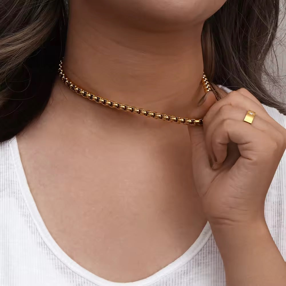 Elegant Gold Necklace